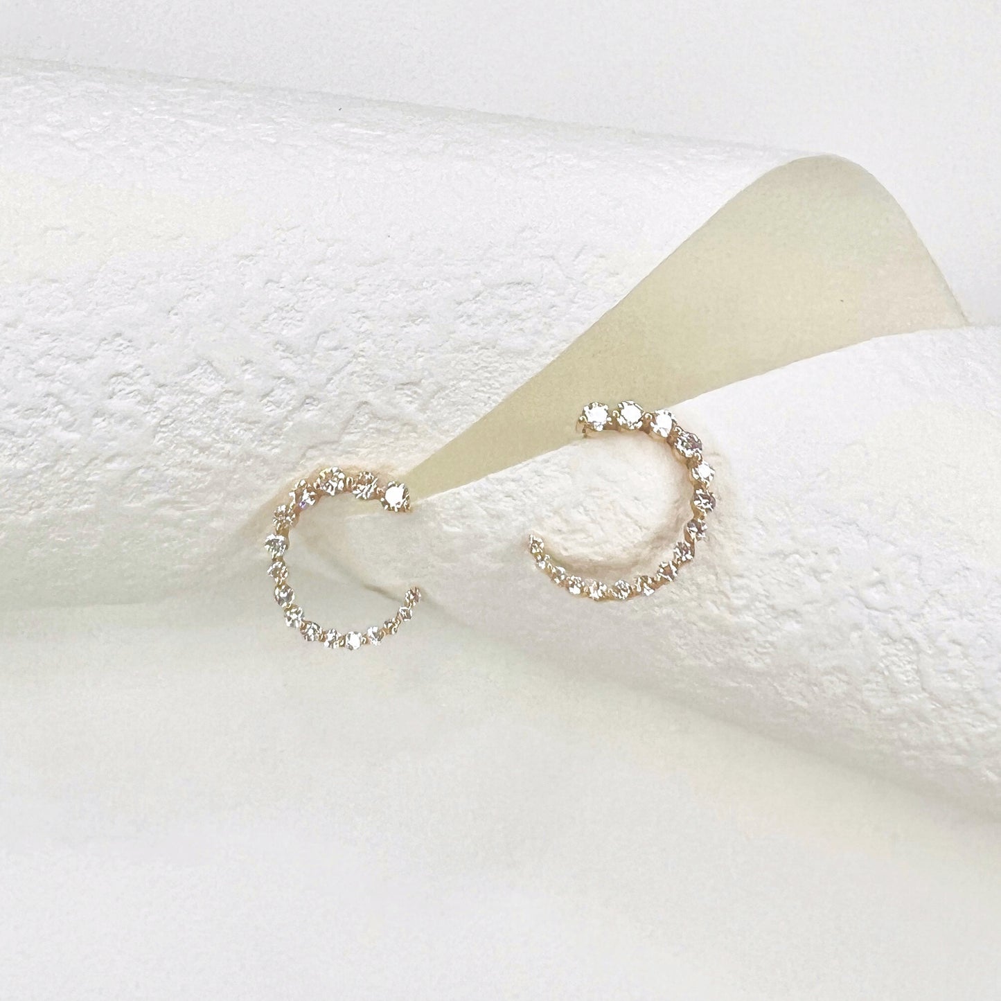 Gradient Points Diamonds Earrings