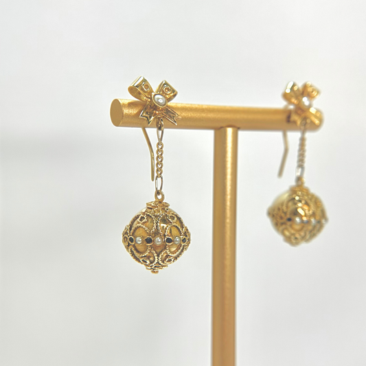 Antique Victorian 18K Massive Gold Long Pendant Lace Earrings