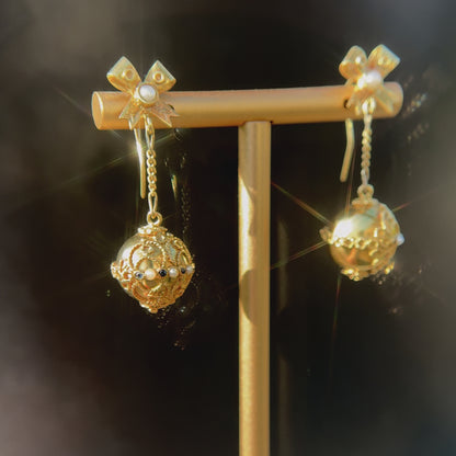 Antique Victorian 18K Massive Gold Long Pendant Lace Earrings